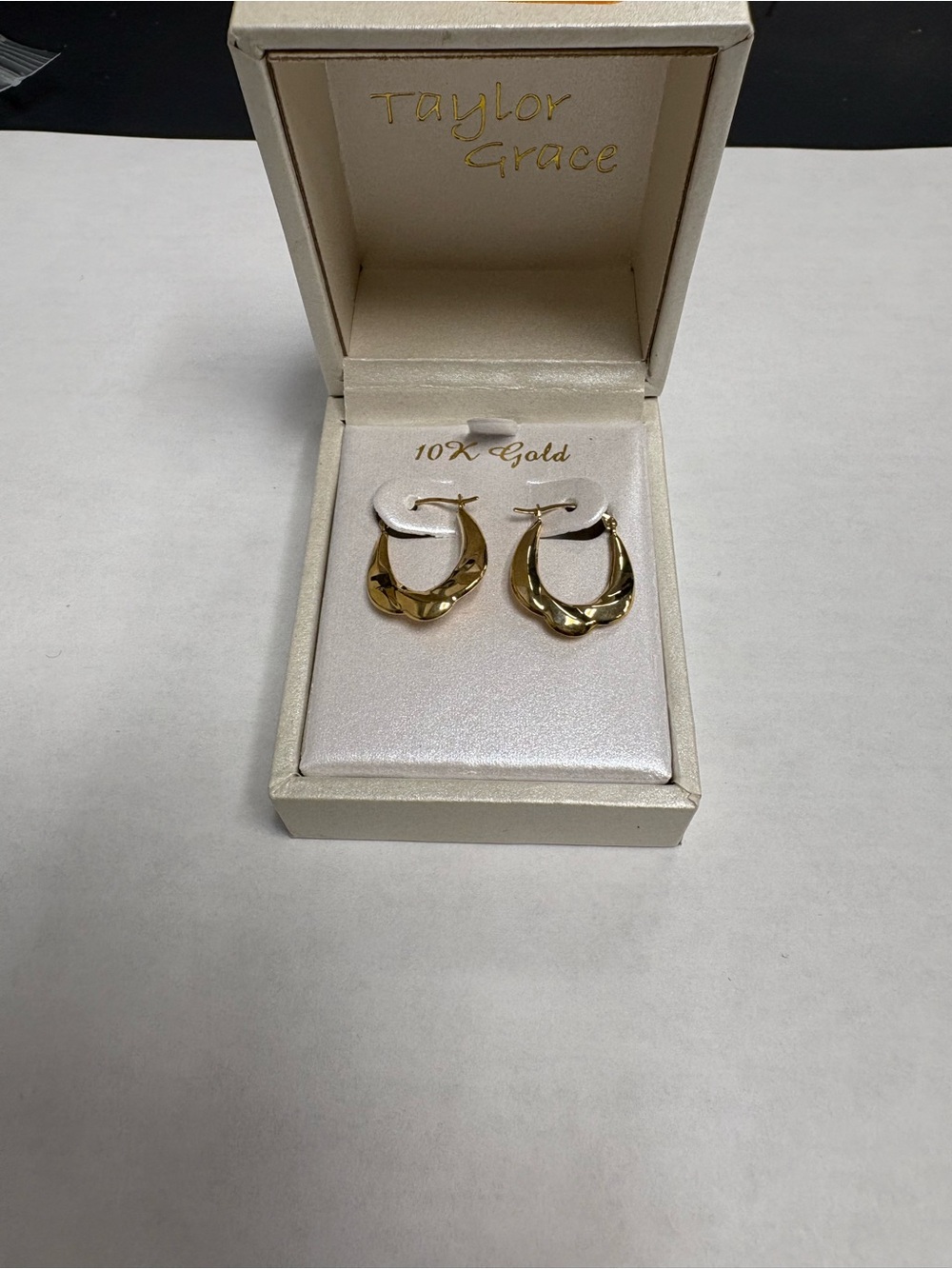 10K Gold Sculpted Hoop Earrings - Gold